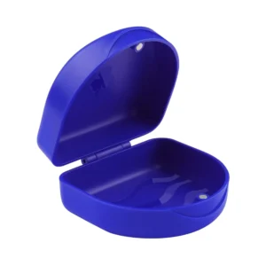 Dark blue ARGOMAX aligner case with magnetic clasp, a slim and hygienic container for safely storing orthodontic aligners or retainers, protecting them from damage and unsanitary conditions.