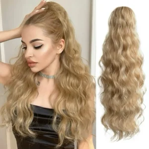 This 22-inch brown mix blonde wavy ponytail extension features an easy-to-use claw clip for quick attachment and a natural-looking style, perfect for adding length and volume.