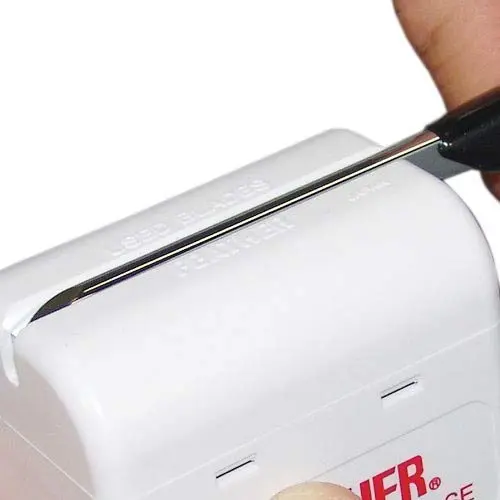 Feather Styling Razor Blade Disposal Case - 3 Pack - Image 4