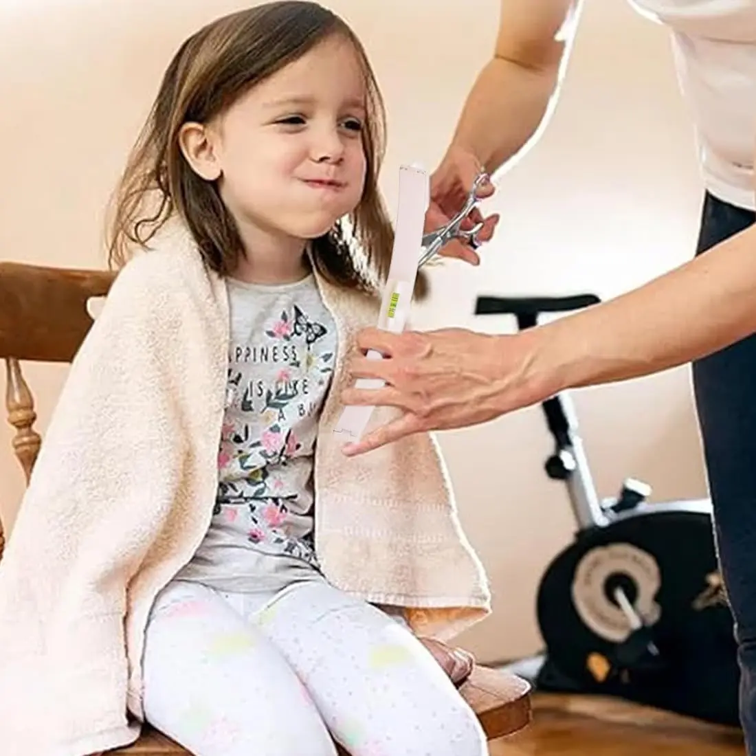 This hair cutting aid clip set includes a styling ruler and scissors for easy DIY haircuts at home, perfect for achieving even bangs and layered styles for the whole family.