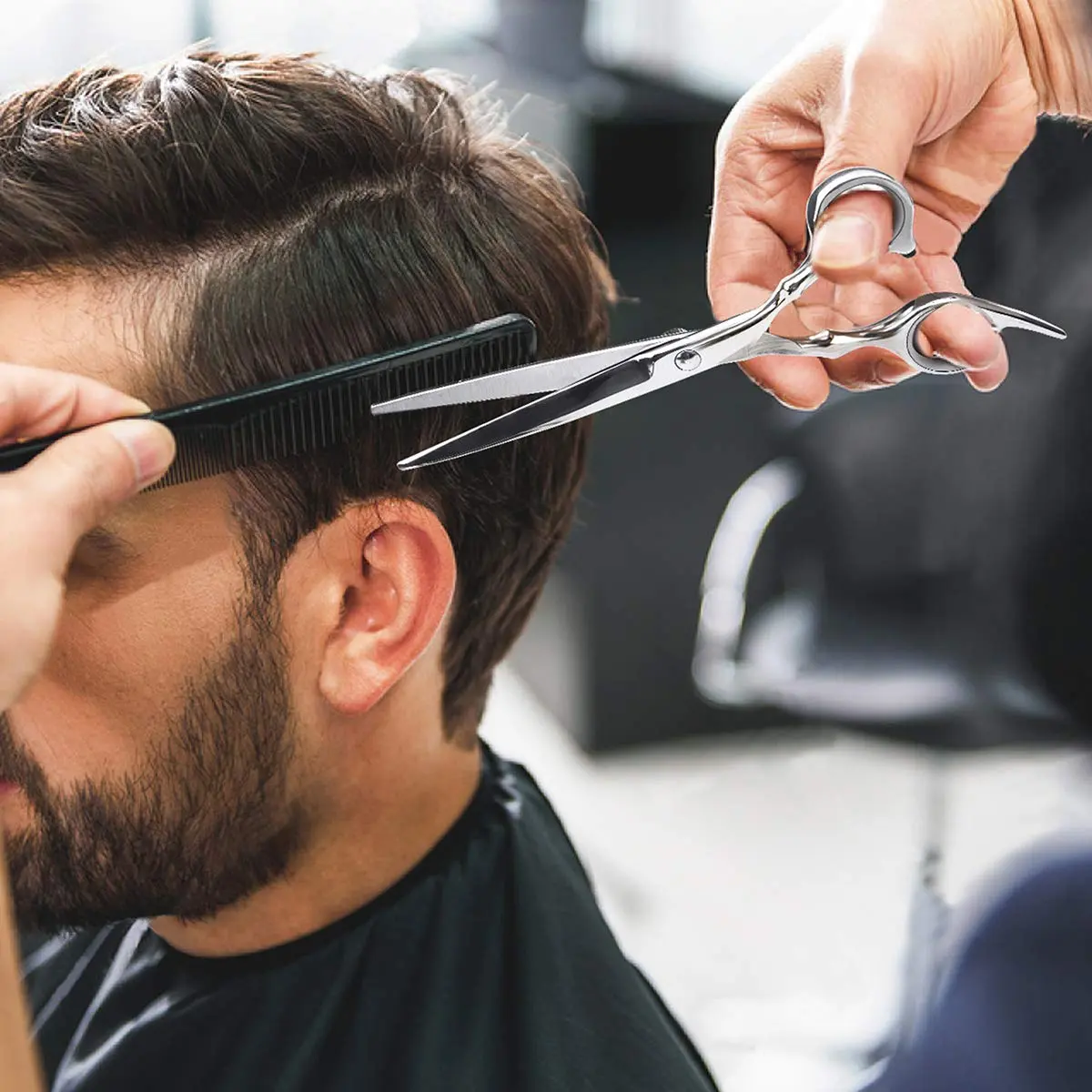 This professional home haircutting kit includes regular and thinning shears, a comb, hairpins, a cleaning cloth, and a case, perfect for men and women.