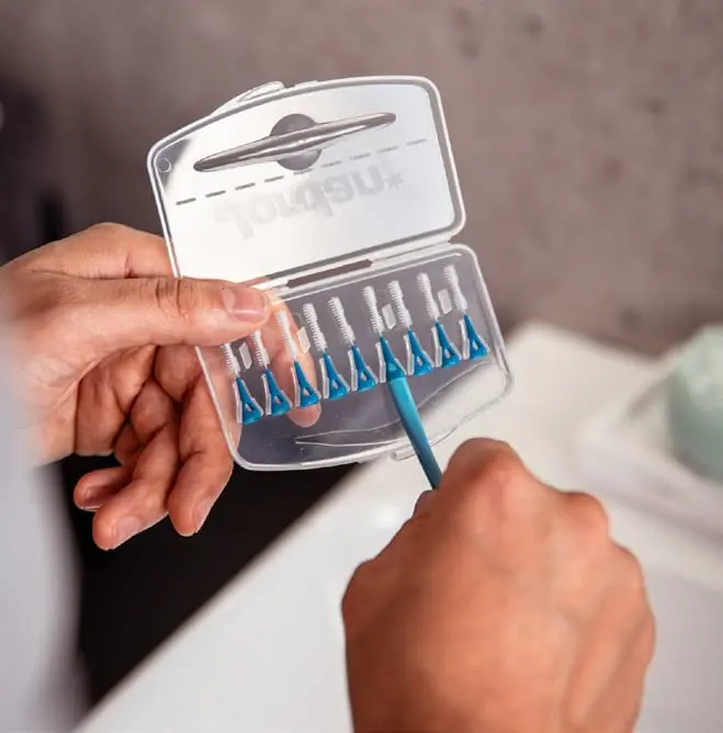 This is a pack of Jordan Brush Between interdental brushes, size extra small 0.4mm, featuring refillable heads, an ergonomic handle, and a travel case for cleaning between teeth.