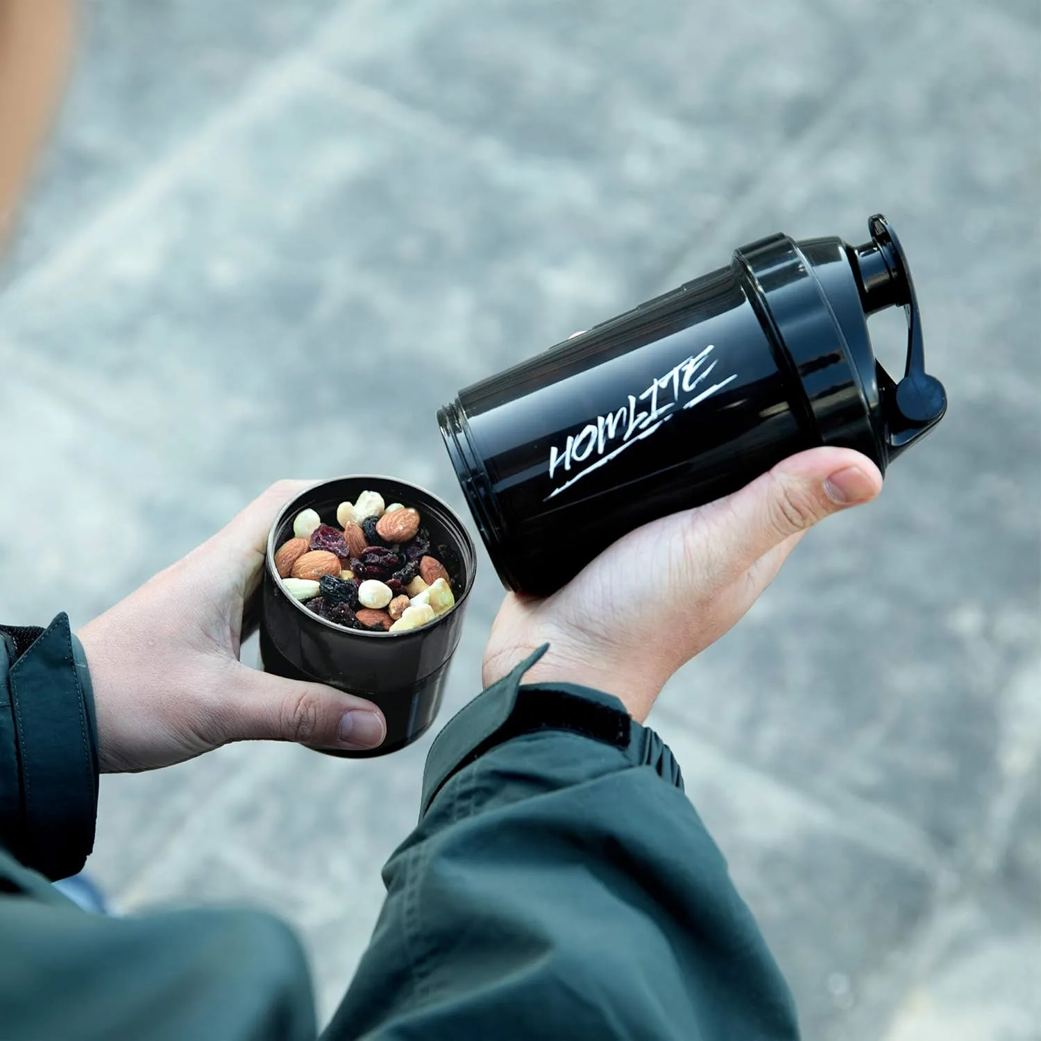 Protein Shaker Bottle with Supplement Storage - Image 6