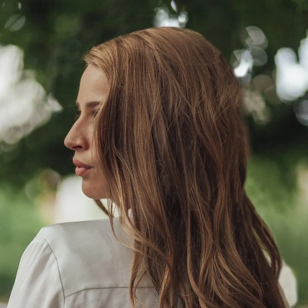 The Revlon folding travel hair dryer features a compact, lightweight design with dual voltage and two heat settings for worldwide use and convenient storage.