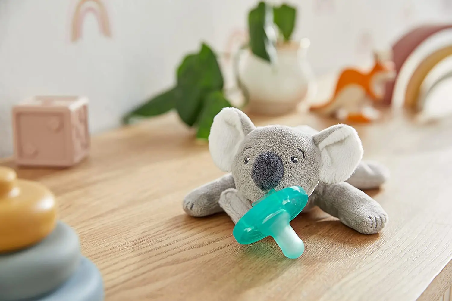 The AVENT Philips Soothie Snuggle features a detachable Soothie pacifier attached to a plush koala, making it easy for babies to find and hold onto their pacifier.