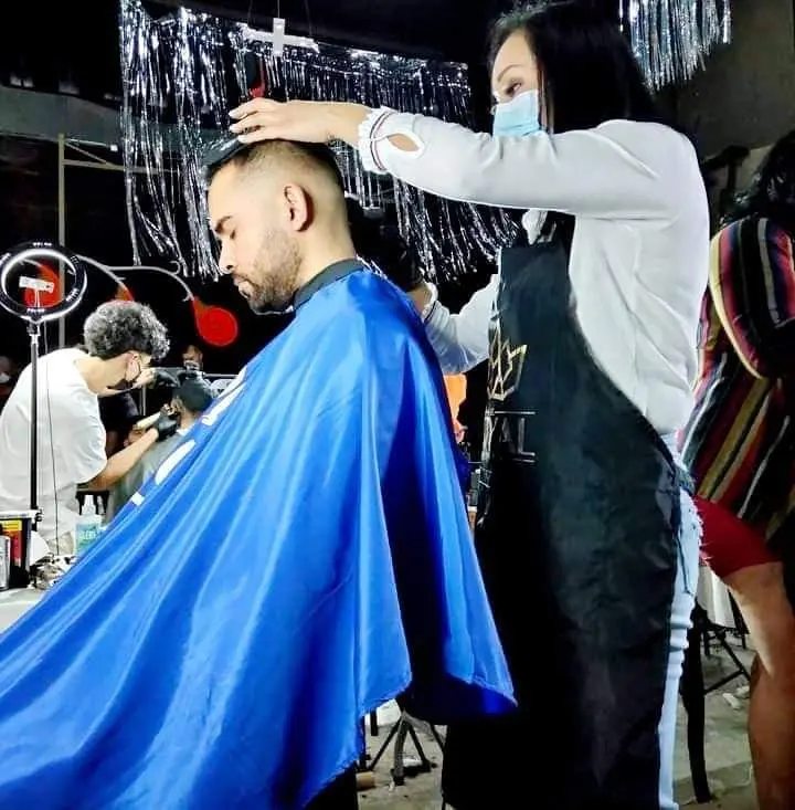 These UEN professional 7-inch hair cutting scissors are crafted from durable stainless steel with razor edges for smooth, precise haircuts at home or in the salon for women, men, and kids.