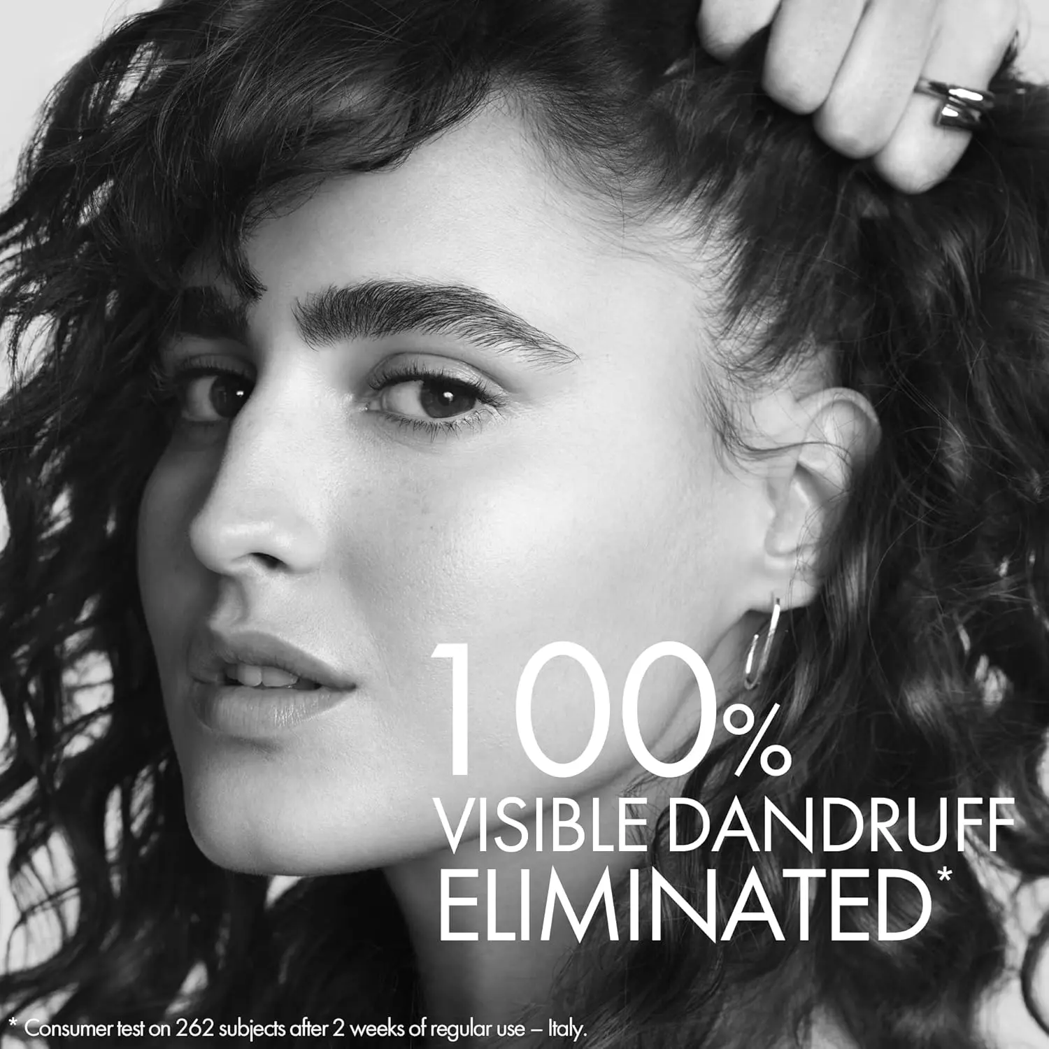 Vichy Dercos anti-dandruff shampoo for oily hair, eliminating visible flakes, intensely soothing itch, and preventing recurrence.