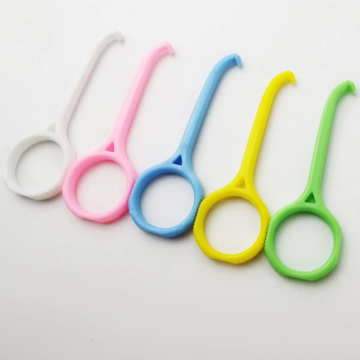 This image shows a set of 15 aligner removal tools in 5 different colors, designed for safely and effectively removing clear aligners.