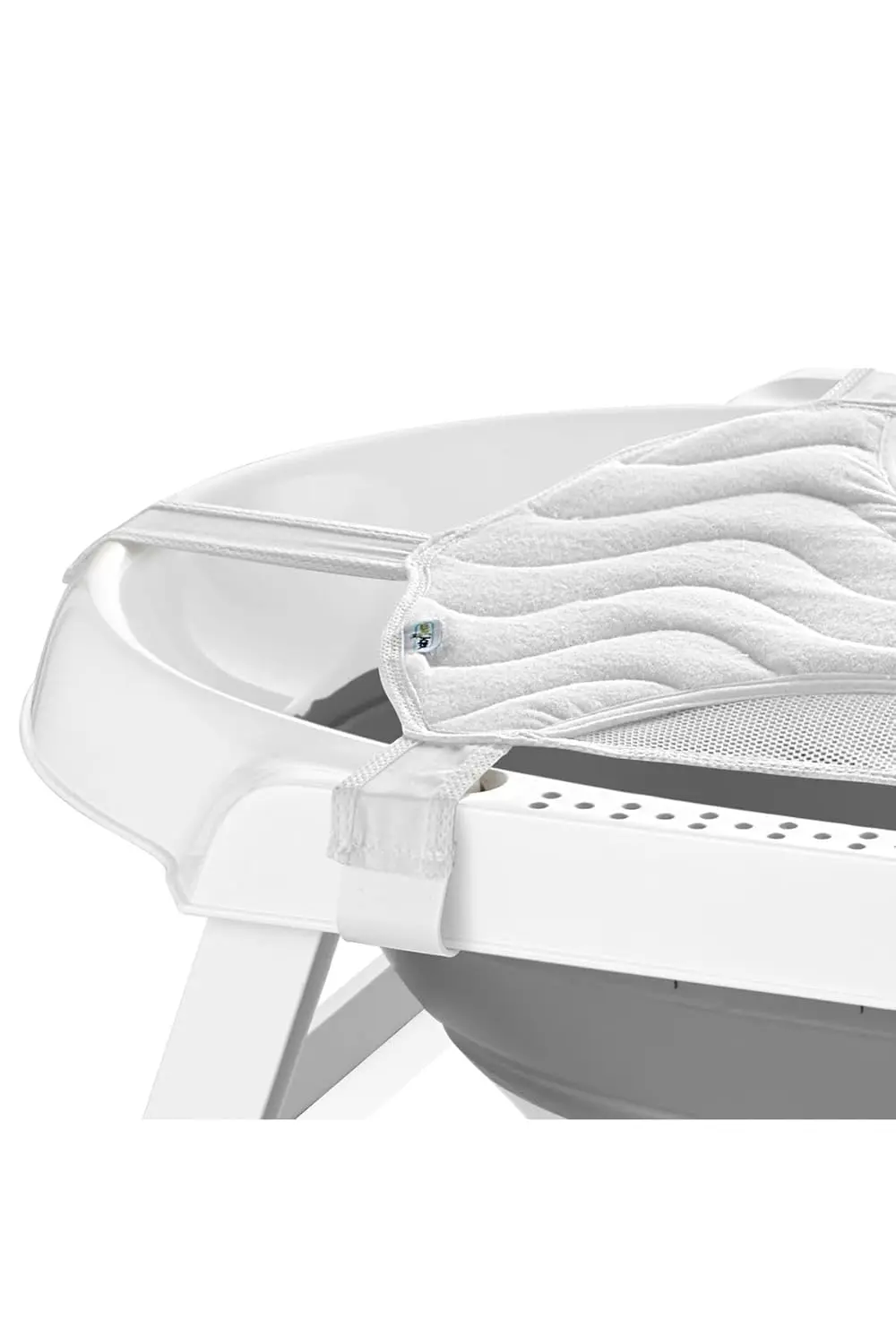 Multi-functional and eye-catching, this babyjem folding bathtub towel net provides a useful place to keep bathing essentials close.