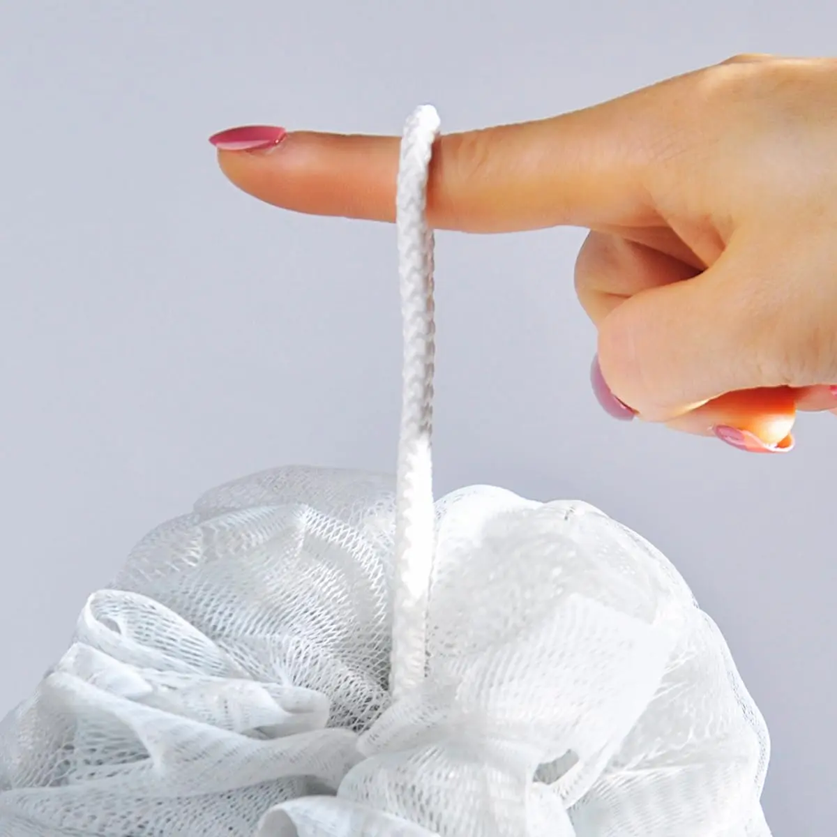 This image shows a four-pack of large, colorful SHOWAY bath shower sponge loofahs designed for exfoliating, cleansing, and soothing skin in the shower, each weighing 60g and featuring eco-friendly mesh and a long handle for easy hanging.