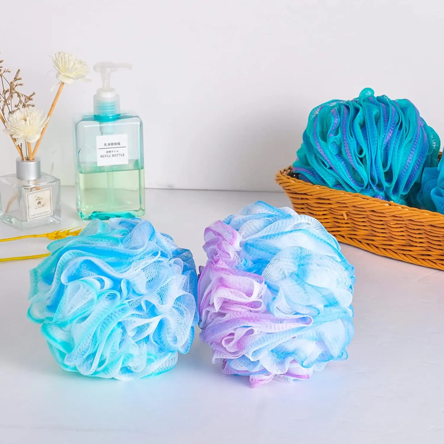 This set includes four colorful bath shower sponges designed with strong knotting for durability, creating a rich lather and gently exfoliating the skin.