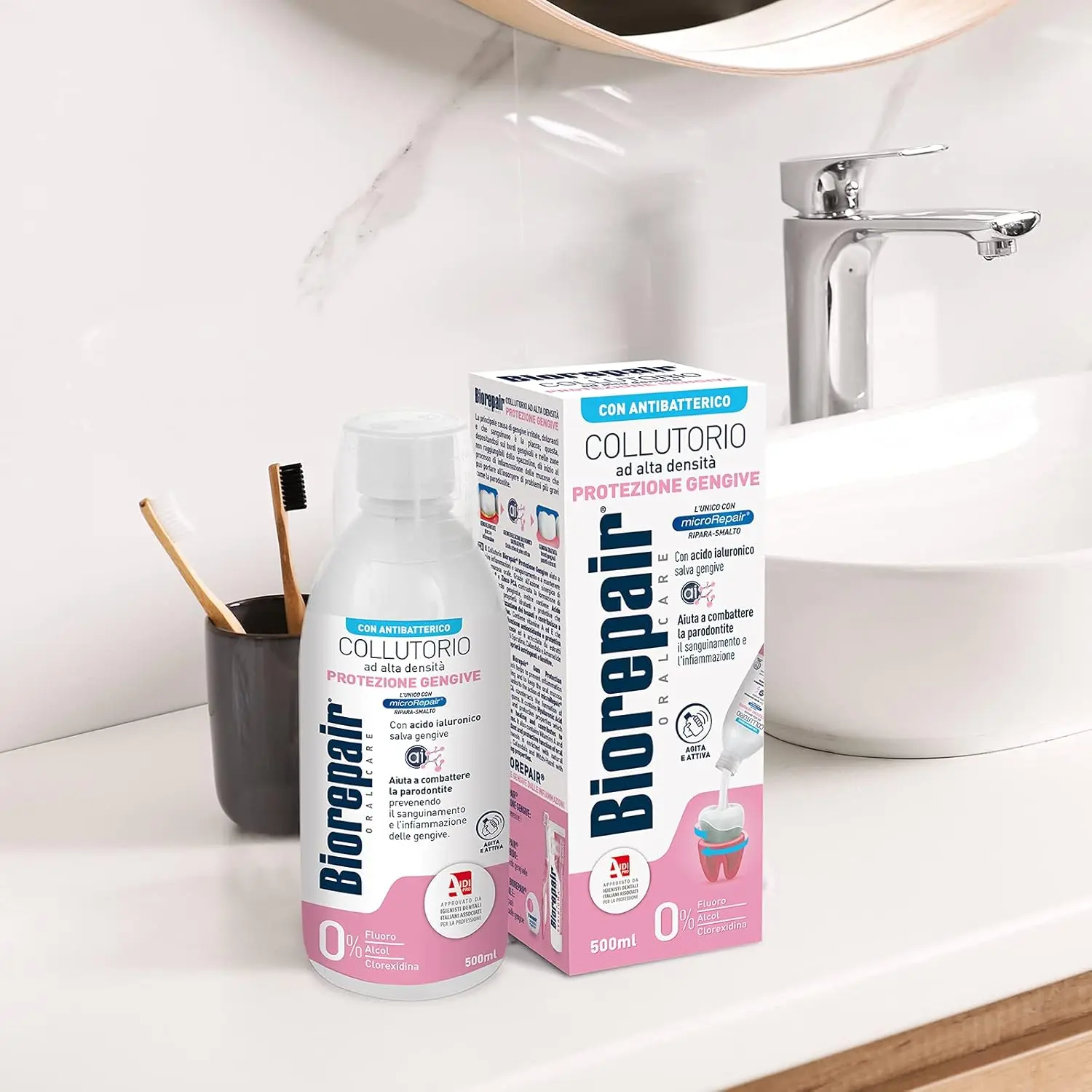 Biorepair Collutorio mouthwash in Italian packaging provides immediate relief and hydration to gums, prevents cavities, tartar and plaque without fluoride, alcohol or chlorhexidine.