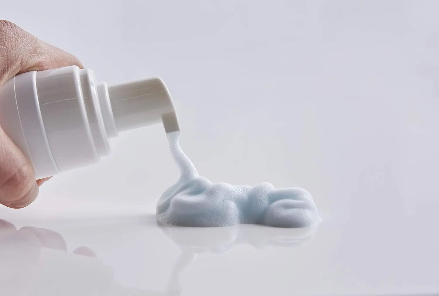 BlueM oral foam retainer cleaner in its packaging, a great gift option and with long-lasting durability.