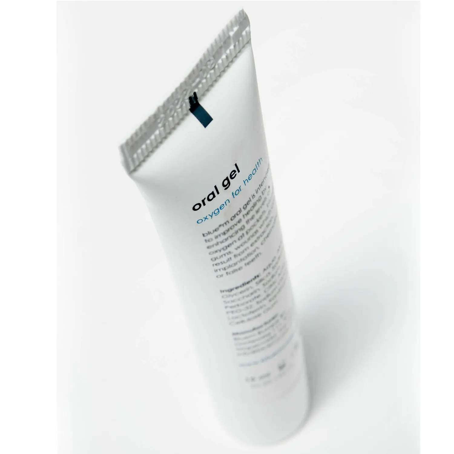 BlueM oral gel promotes healing of bleeding gums, periodontitis, peri-implantitis, and wounds from dentures with a high concentration of active oxygen.