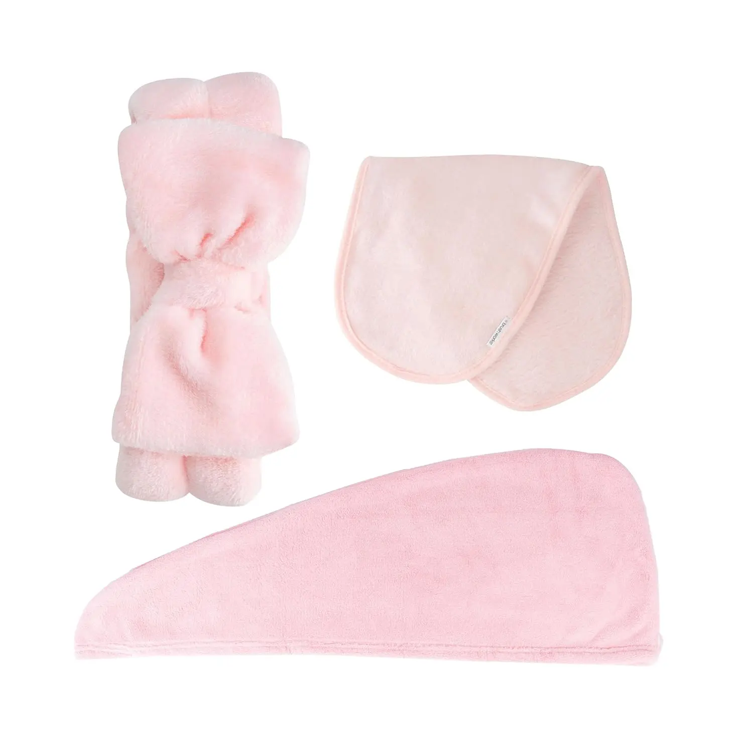 The Brushworks Refresh Set features a microfibre hair towel, a makeup remover cloth and a soft headband, for a complete and cruelty-free beauty routine.