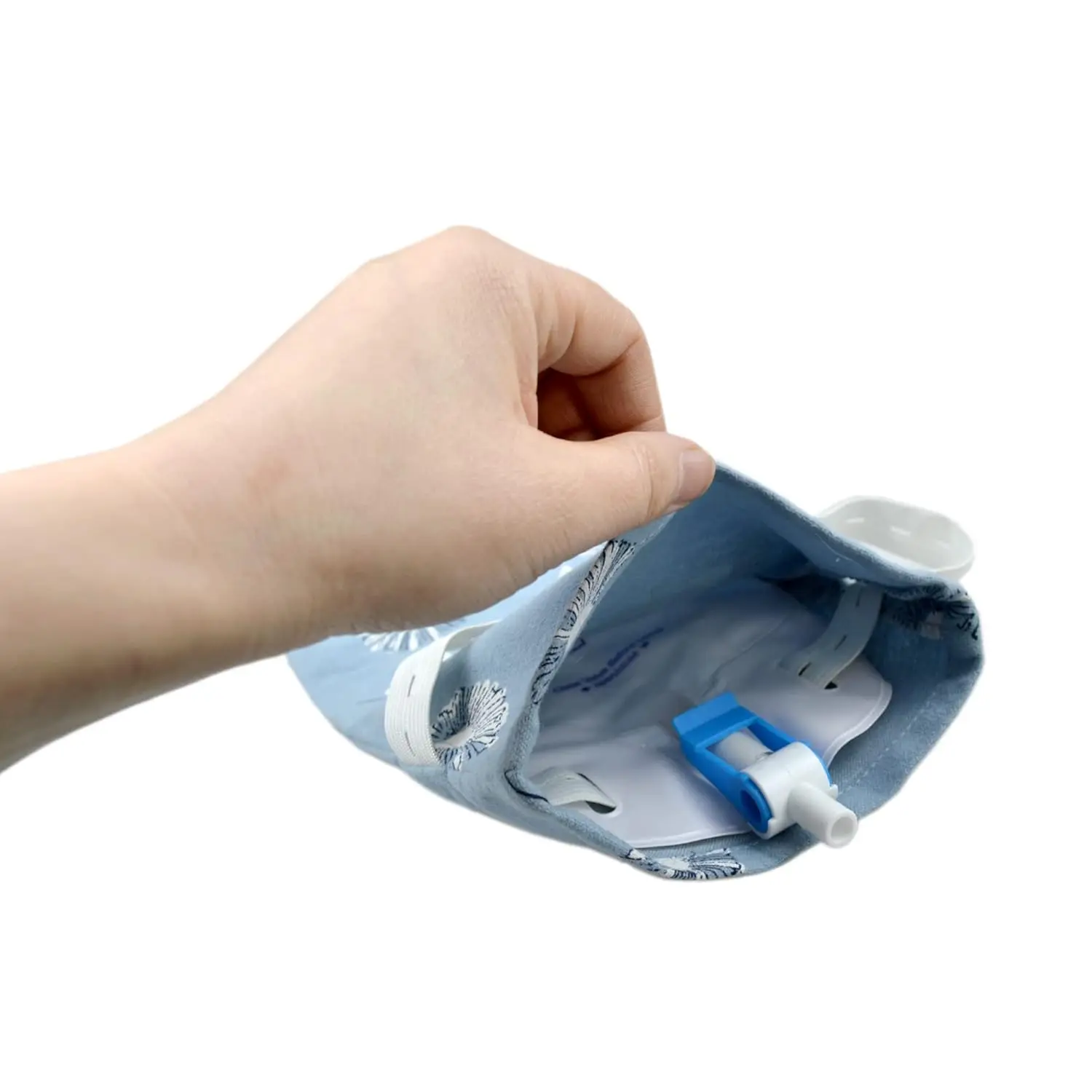 This cotton catheter leg bag cover fits 500ml and 600ml urine drainage bags, providing a comfortable and discreet barrier.