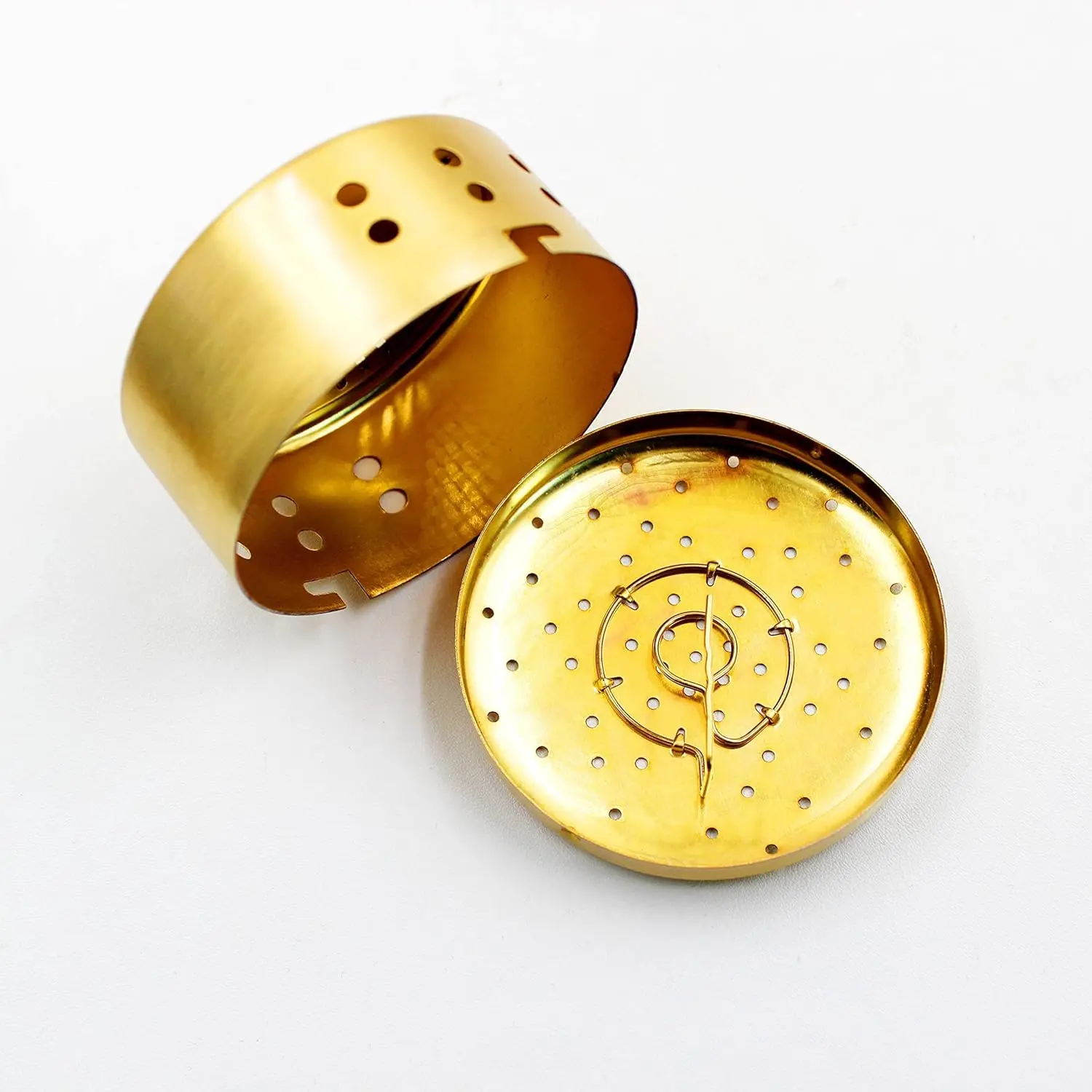 Pure copper moxa burner box with adjustable ventilation for concentrated heat therapy and comfortable moxibustion.