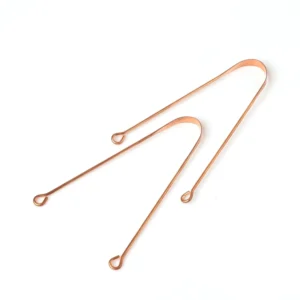 This copper tongue cleaner with comfortable handles helps remove bacteria and reduce bad breath for improved oral hygiene.