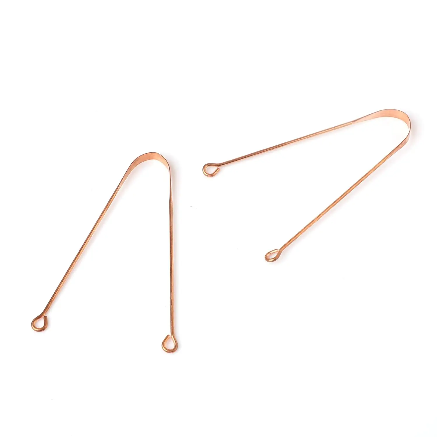 This copper tongue cleaner with comfortable handles helps remove bacteria and reduce bad breath for improved oral hygiene.