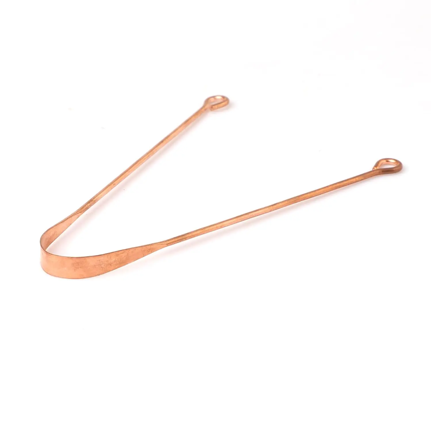 This copper tongue cleaner with comfortable handles helps remove bacteria and reduce bad breath for improved oral hygiene.