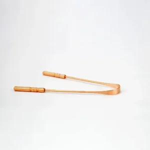 This pure copper tongue scraper effectively removes bacteria and residue for improved oral hygiene and fresher breath, perfect for daily use by adults and children.