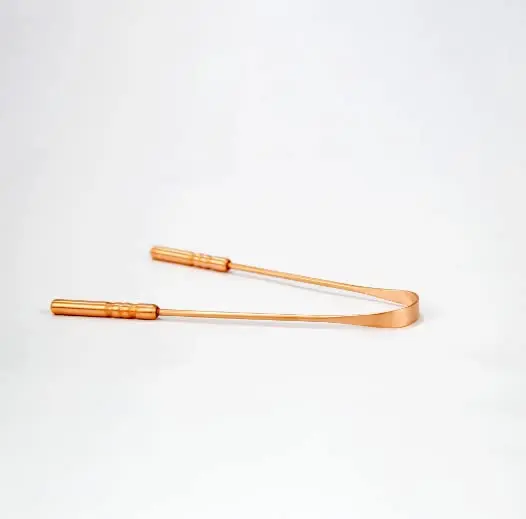 This pure copper tongue scraper effectively removes bacteria and residue for improved oral hygiene and fresher breath, perfect for daily use by adults and children.