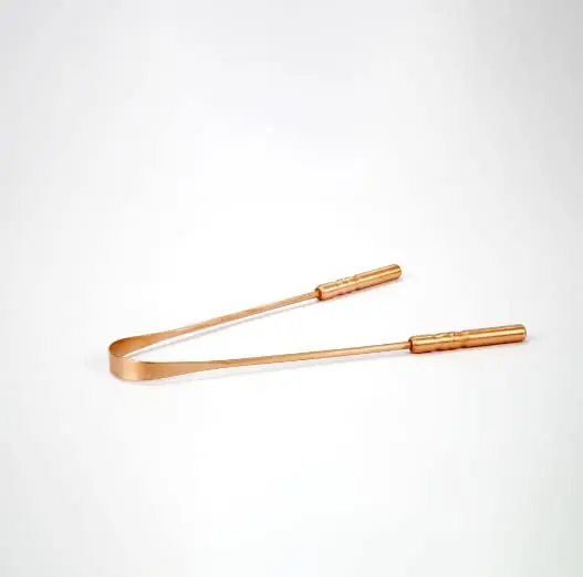 This pure copper tongue scraper effectively removes bacteria and residue for improved oral hygiene and fresher breath, perfect for daily use by adults and children.