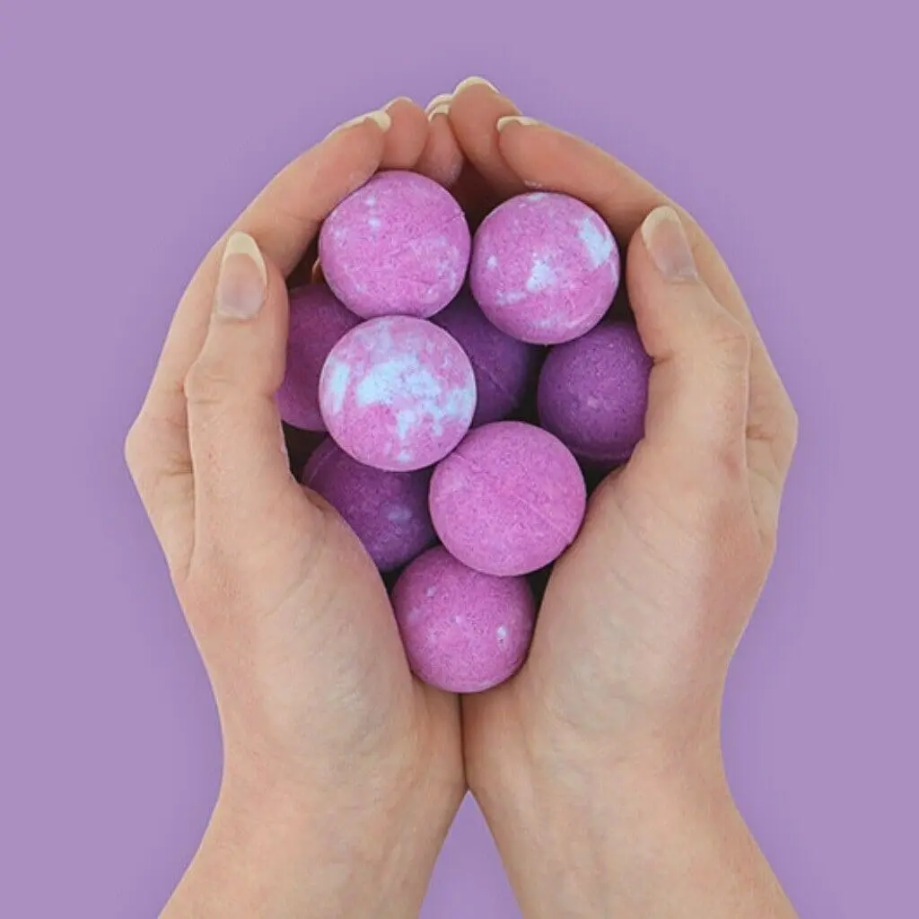 A pack of ten Gift Republic bath bombs with a sweet cotton candy scent from the AW22 range, perfect for a birthday or Christmas gift.