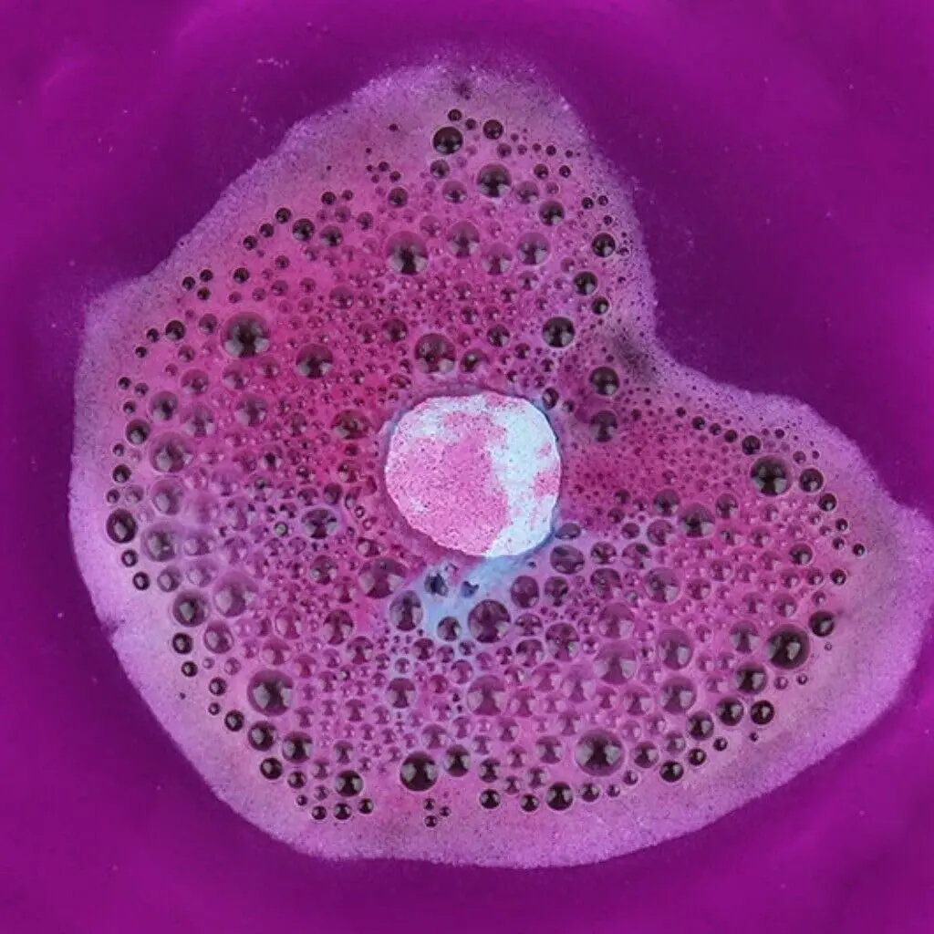 A pack of ten Gift Republic bath bombs with a sweet cotton candy scent from the AW22 range, perfect for a birthday or Christmas gift.