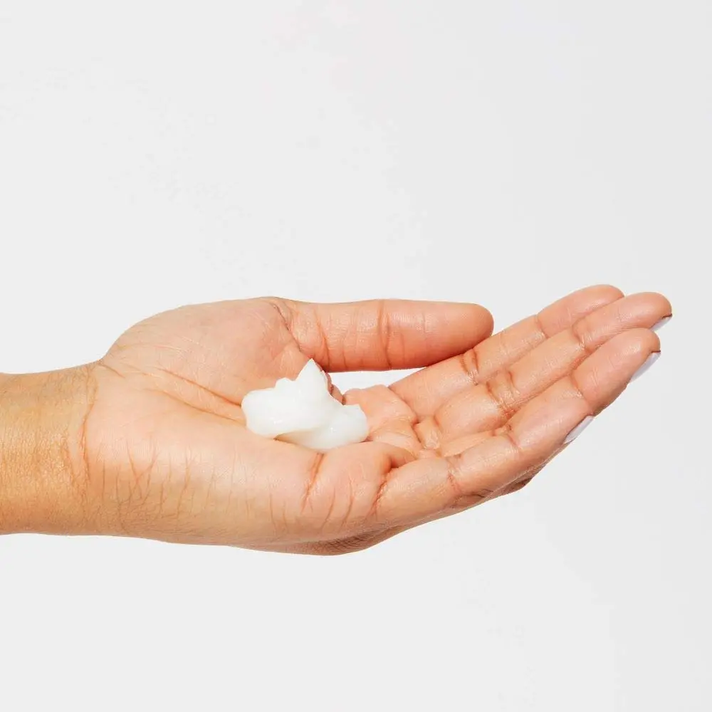 Bottle of Dark and Lovely Detangling Cream with avocado and peppermint oil, designed for softening and conditioning hair during take down of braids, weaves, wigs, and locs.