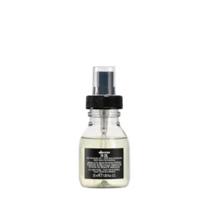 Davines OI Oil adds shine and fights frizz for sleek, smooth hair thanks to nourishing Roucou oil.