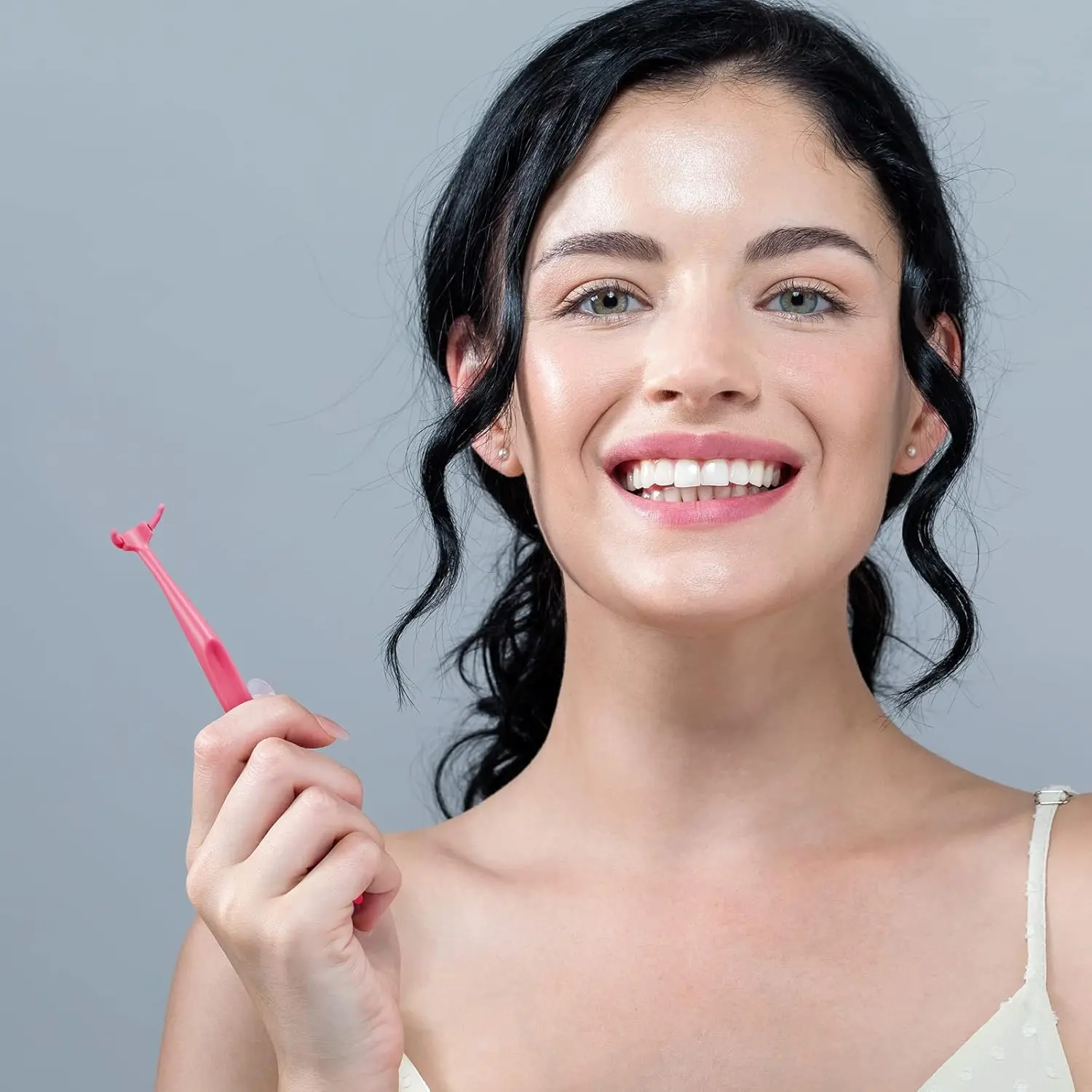 This dental floss set includes four colorful, reusable handles and 400 refill heads for easy and effective teeth cleaning for adults and kids.