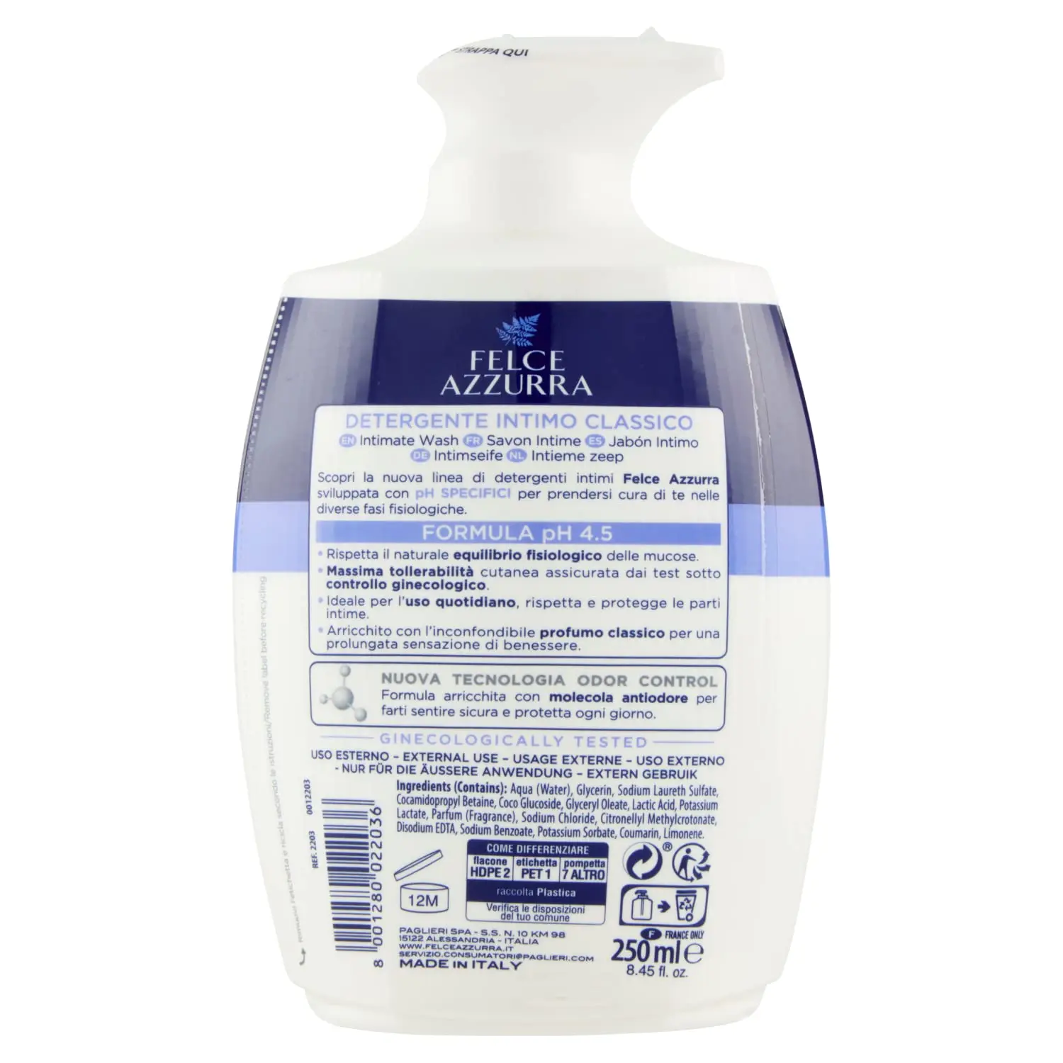 A bottle of Felce Azzurra Classico intimate cleaner for daily feminine hygiene with a pH of 4.5.