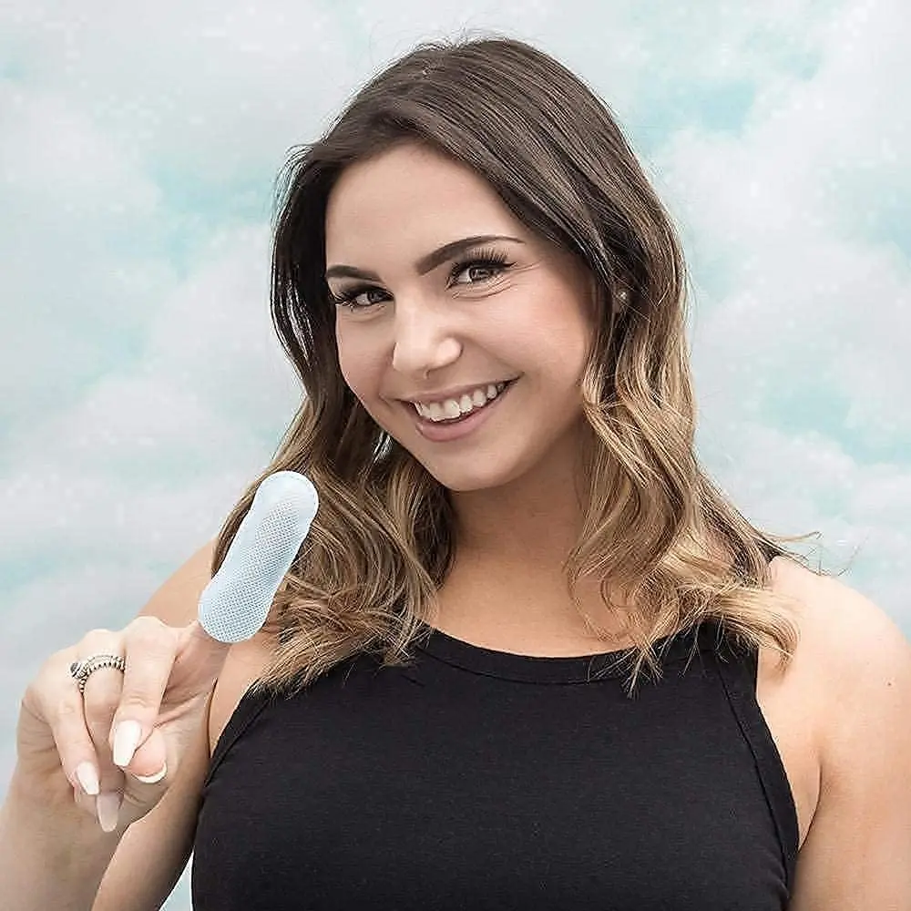 Niu smi)e finger teeth wipes provide a convenient and refreshing way to clean teeth and freshen breath on-the-go, with a mint flavor and individually wrapped for portability.