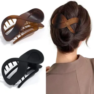 This two pack of stylish French hair clips in black and amber provides a strong hold for all hair types, keeping hair tidy for daily wear or special occasions.