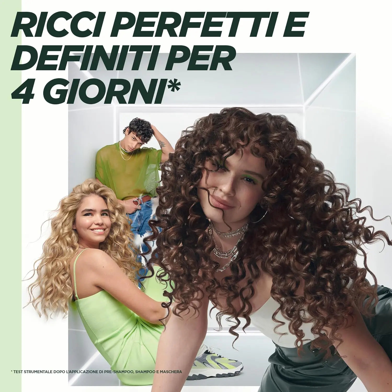 Garnier Fructis Curls Routine moisturising hair care set designed for dry, brittle curls, featuring pre-shampoo, shampoo, hair mask and spray for nourished and radiant looking curls.