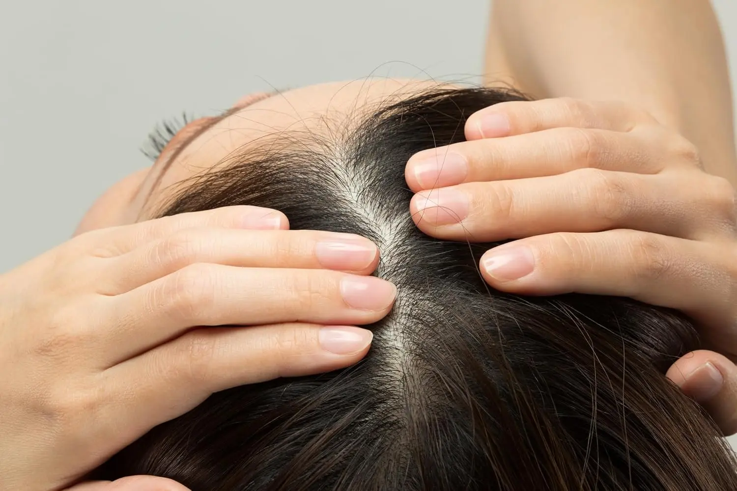 This hair and scalp scrub deeply cleanses, fights dandruff, reduces itching, and provides anti-aging benefits for healthier hair.