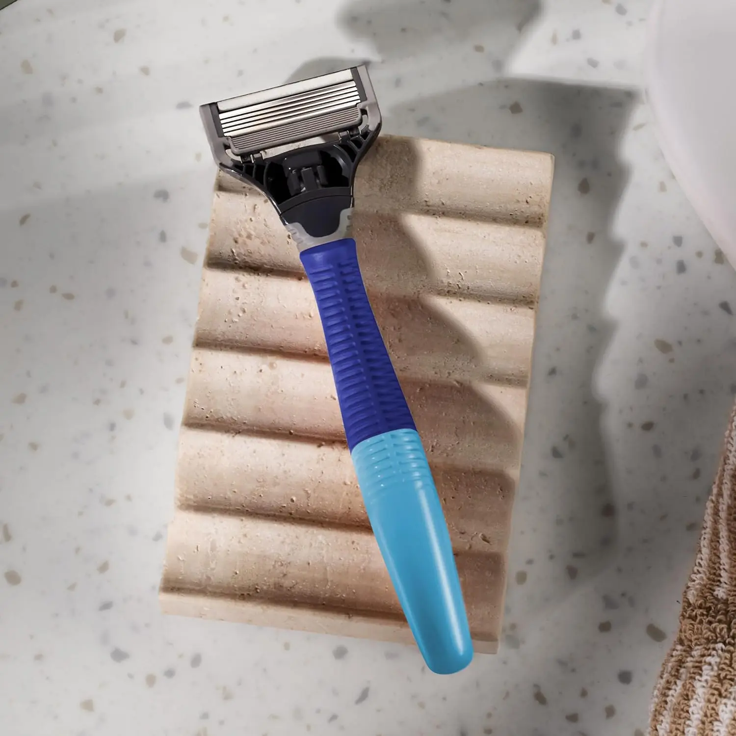 Harry's ocean blue shaving kit for men includes a razor handle and three German-engineered blade refills for a smooth and comfortable shave.