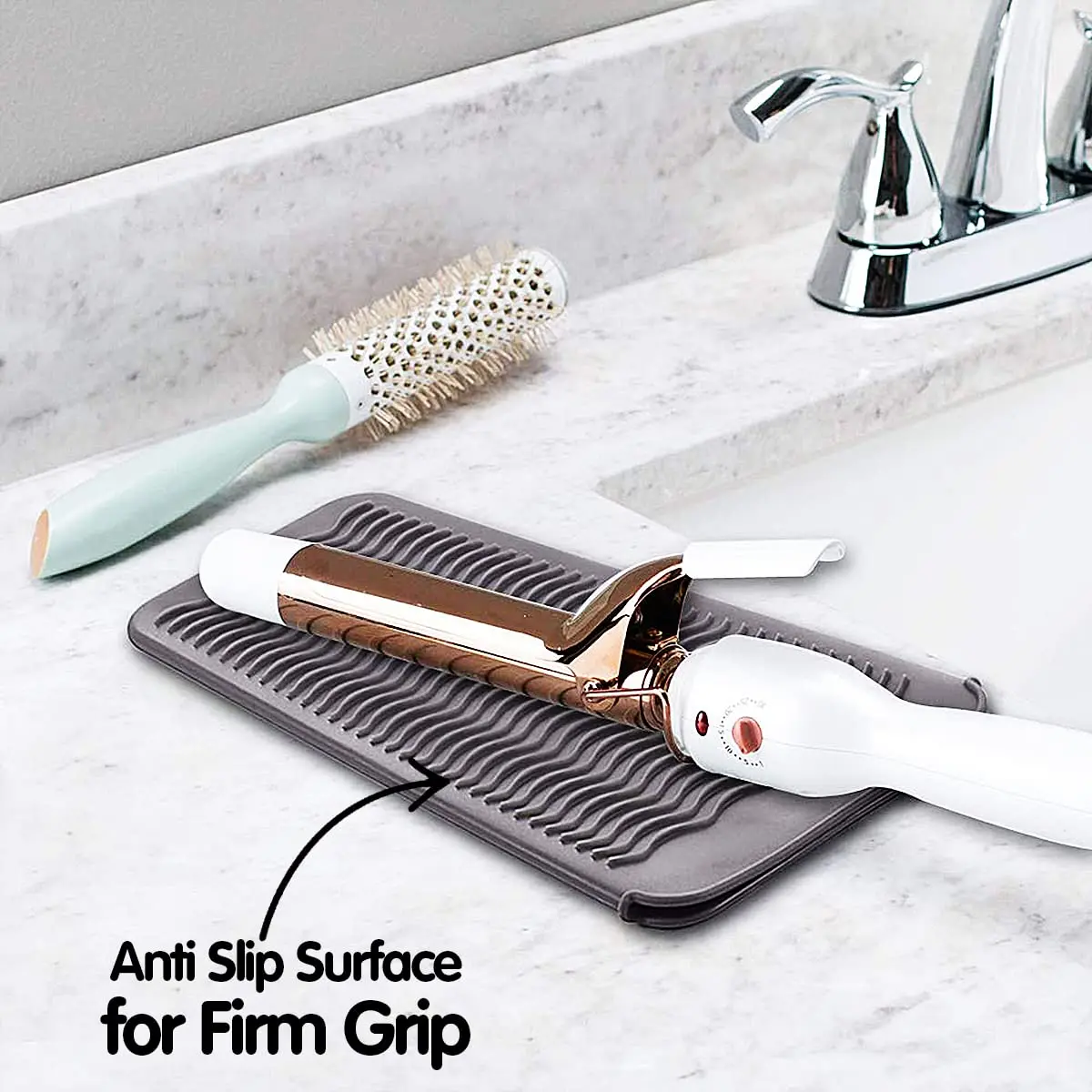 Heat resistant silicone mat pouch protects surfaces from hot curling irons and flat irons, doubles as a travel storage bag, and has an anti-slip surface.