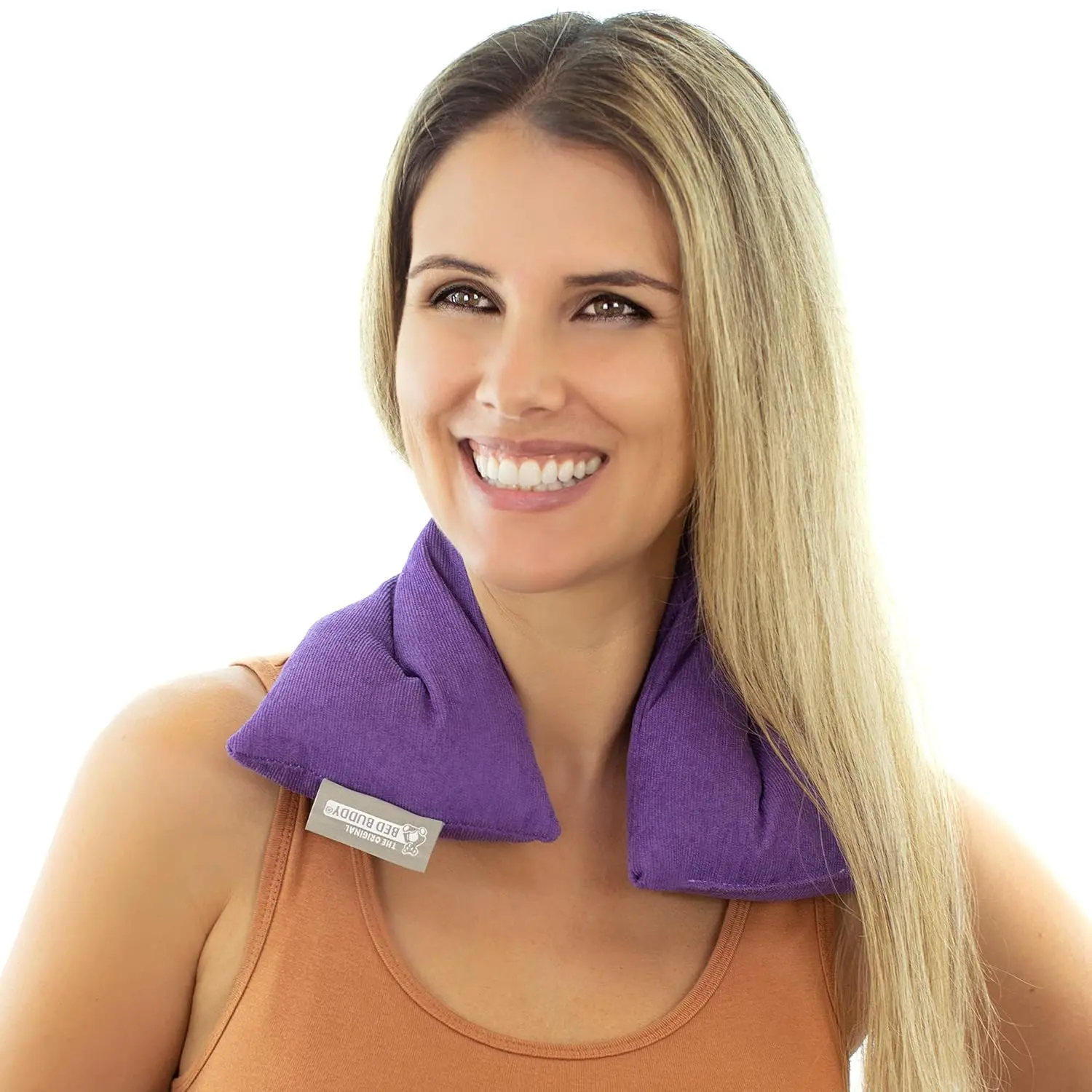This lavender-scented heated neck wrap provides hot and cold therapy for sore muscles and stress relief, made with soft plush fabric and natural grains.