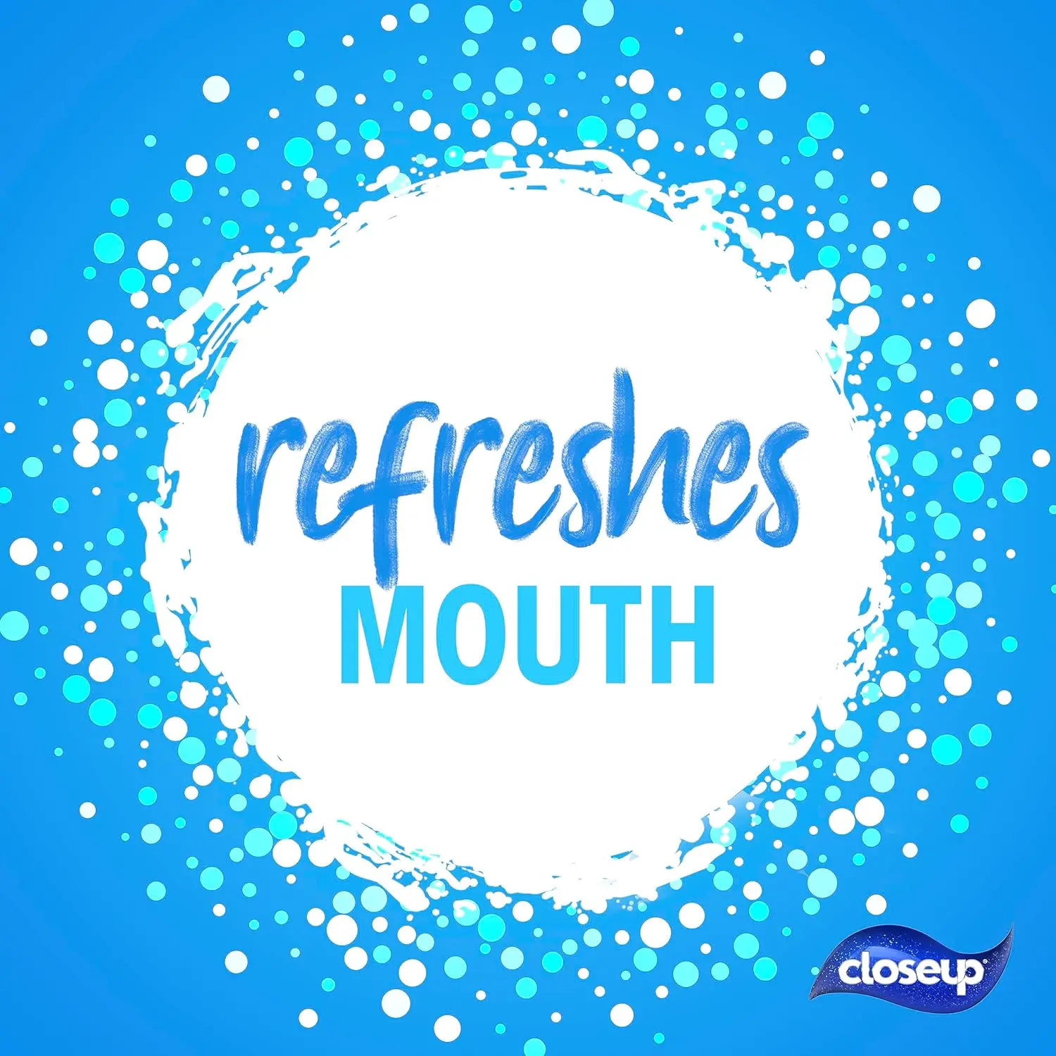 Two tubes of CLOSE UP Icy White Winterblast toothpaste for fresh breath and whiter teeth.