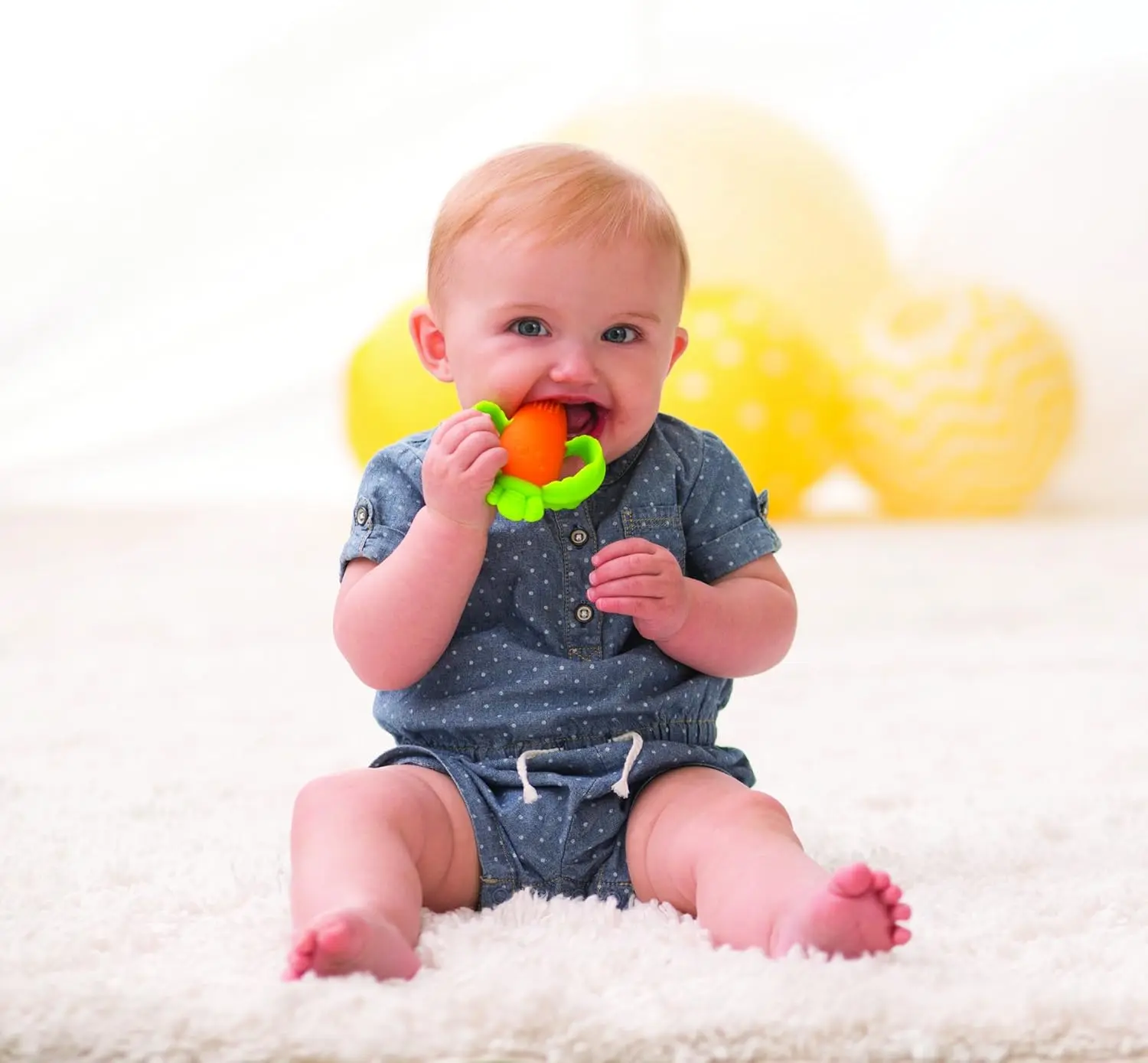 Infantino Good Bites carrot-shaped teether with two textured teething sides and an easy-to-grasp handle provides perfect teething relief for babies 0 months and up.