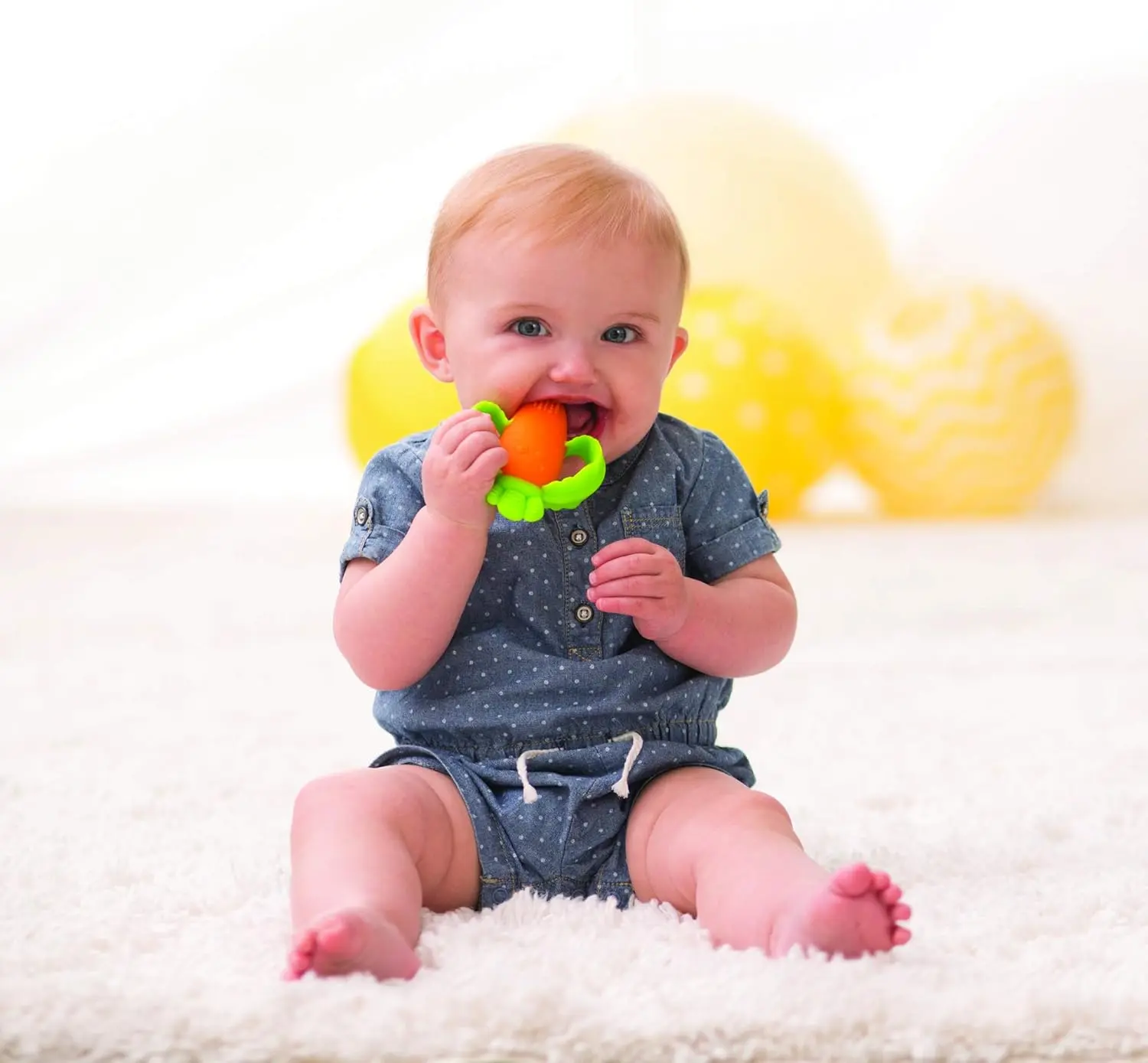 Infantino Good Bites carrot-shaped teether with two textured teething sides and an easy-to-grasp handle provides perfect teething relief for babies 0 months and up.