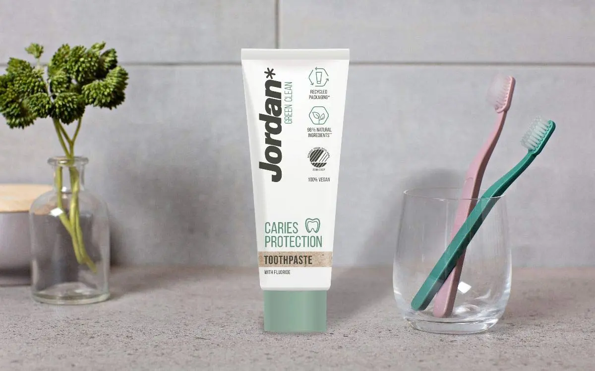 A tube of Jordan Green Clean cavity protection toothpaste, a vegan dental care product with 98% natural ingredients and recycled packaging.