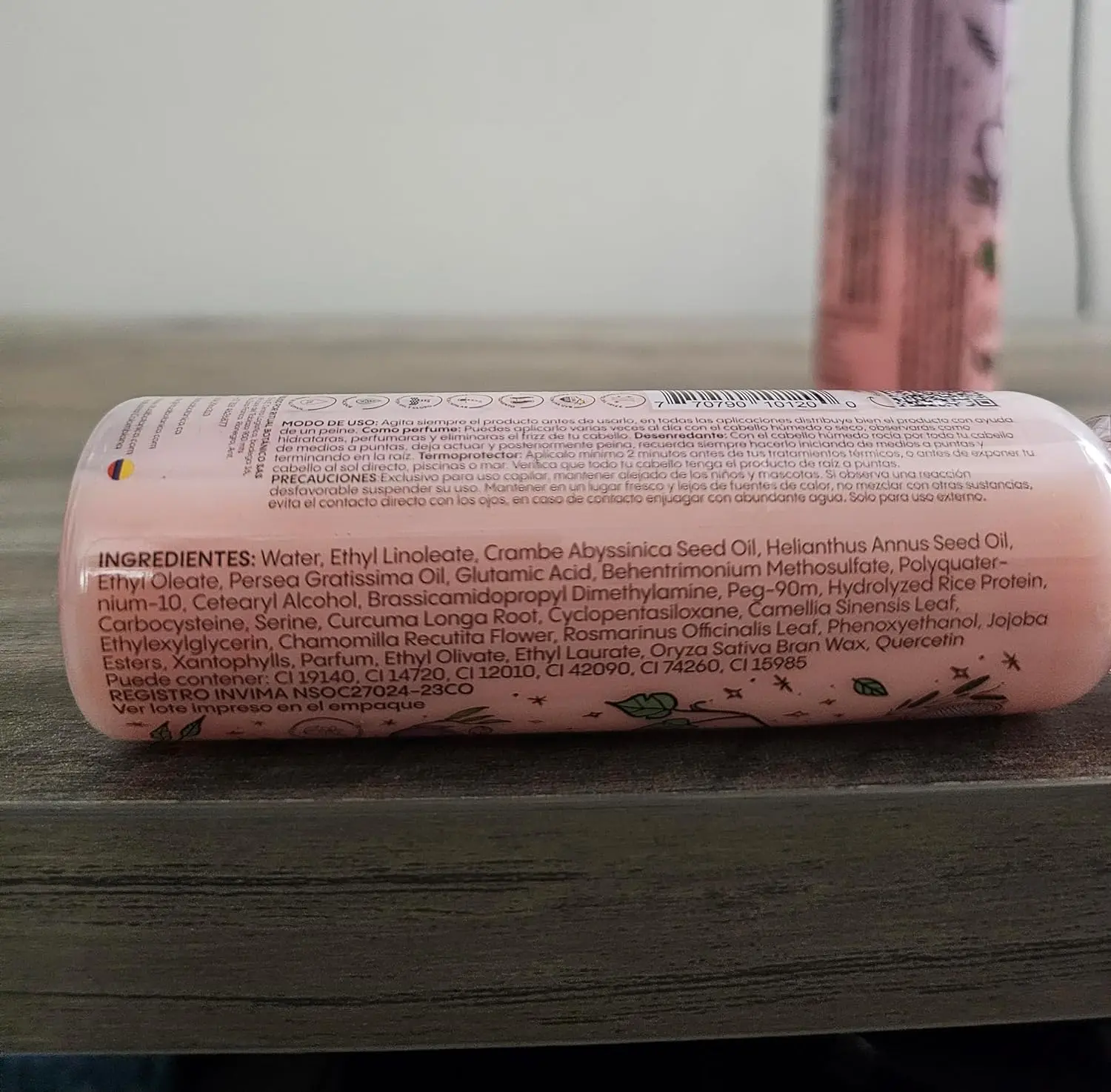 Keratina Ritual Botanico hair smoothing treatment and heat protector, a vegan and organic formula from Colombia designed to nourish, straighten, and protect natural, curly, color-treated, and damaged hair for up to 5 months, including applicator brush and instructions.