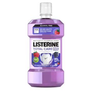 Listerine Smart Rinse Kids Berry Splash mouthwash protects children's teeth from cavities and strengthens enamel with fluoride.