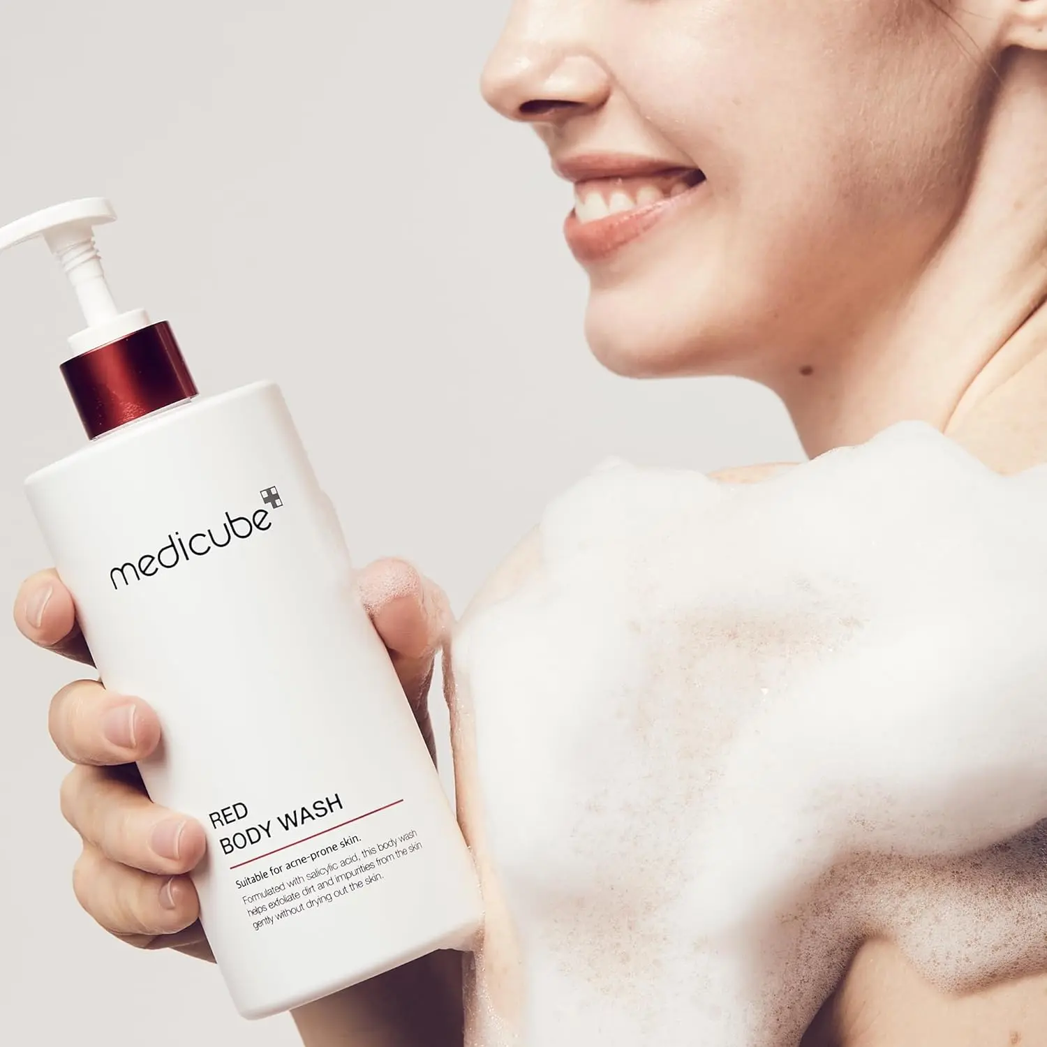 medicube Red Acne Body Wash with salicylic acid and niacinamide gently exfoliates and hydrates acne-prone skin, clinically tested for sensitive skin with a natural scent.
