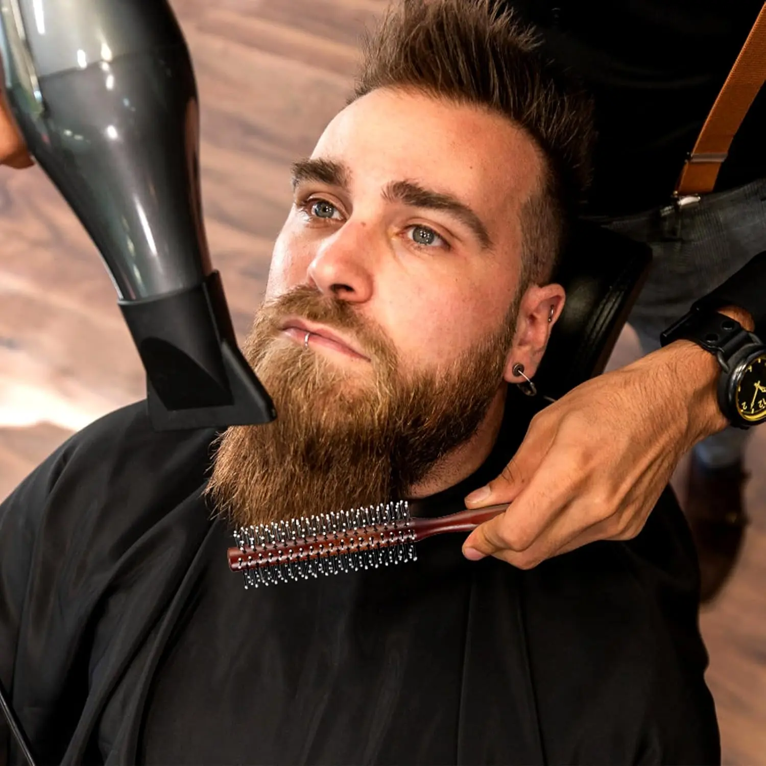 The red brown BESTOOL men's round brush is perfect for styling short to medium length beards and creating pomps with volume.