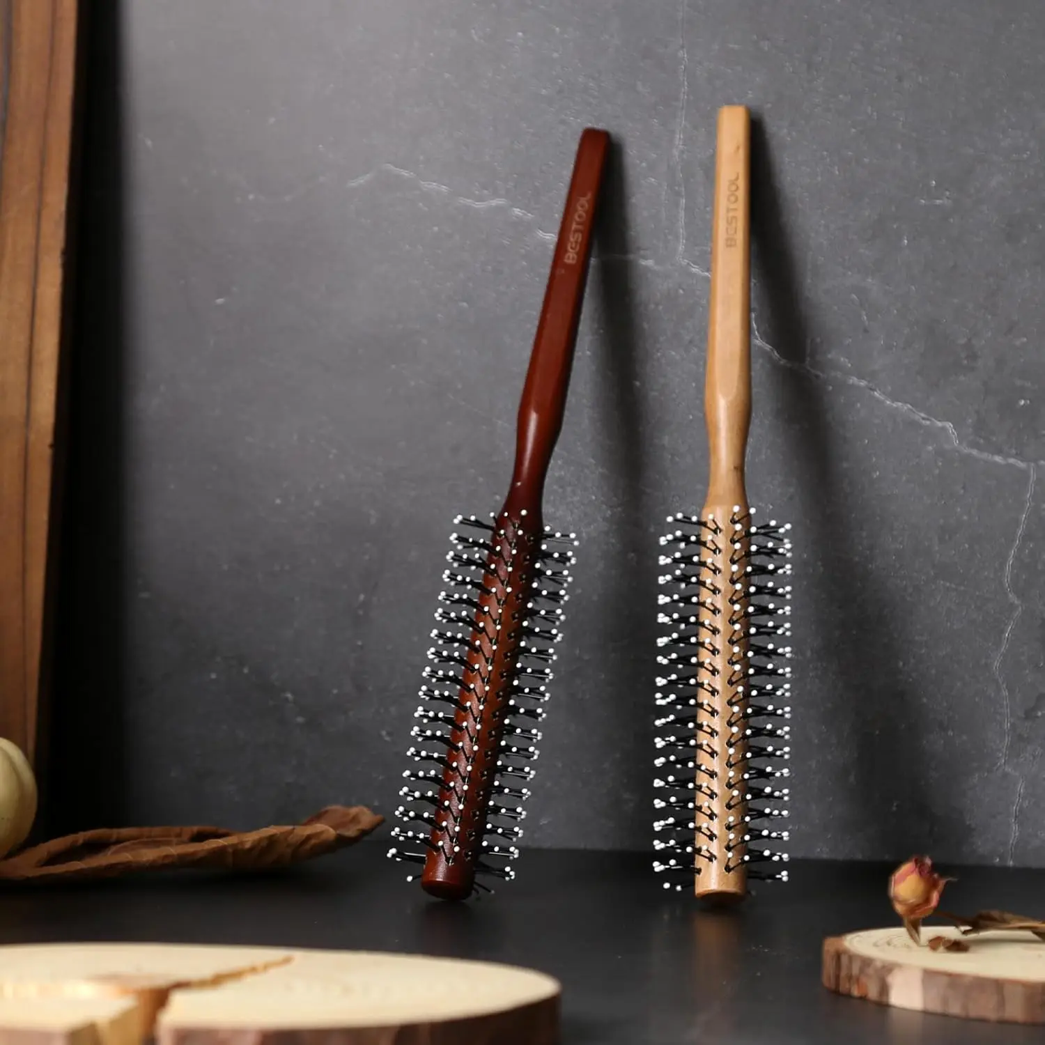 The red brown BESTOOL men's round brush is perfect for styling short to medium length beards and creating pomps with volume.