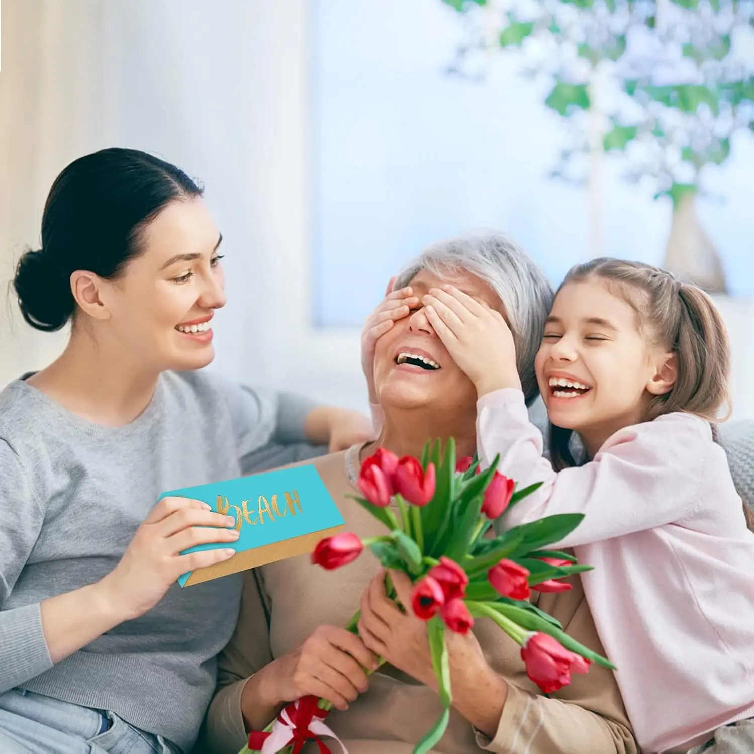 MitFlor beach fragrance oil set with six unique scents evokes the feeling of summer with coastal linen, ocean mist and other aromatherapy essential oils, perfect for diffusers, candle making, and soap making.